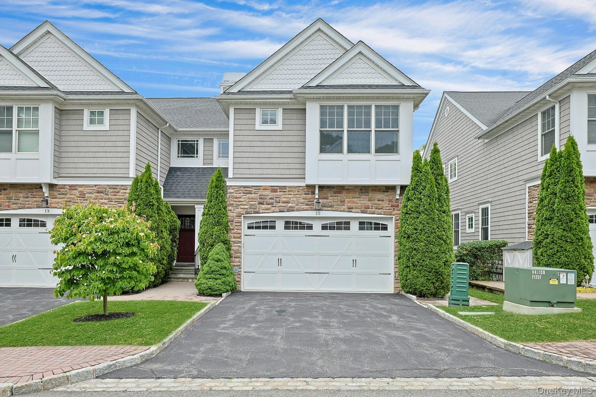 15 Hidden Ridge Court, Scarsdale, NY 10583