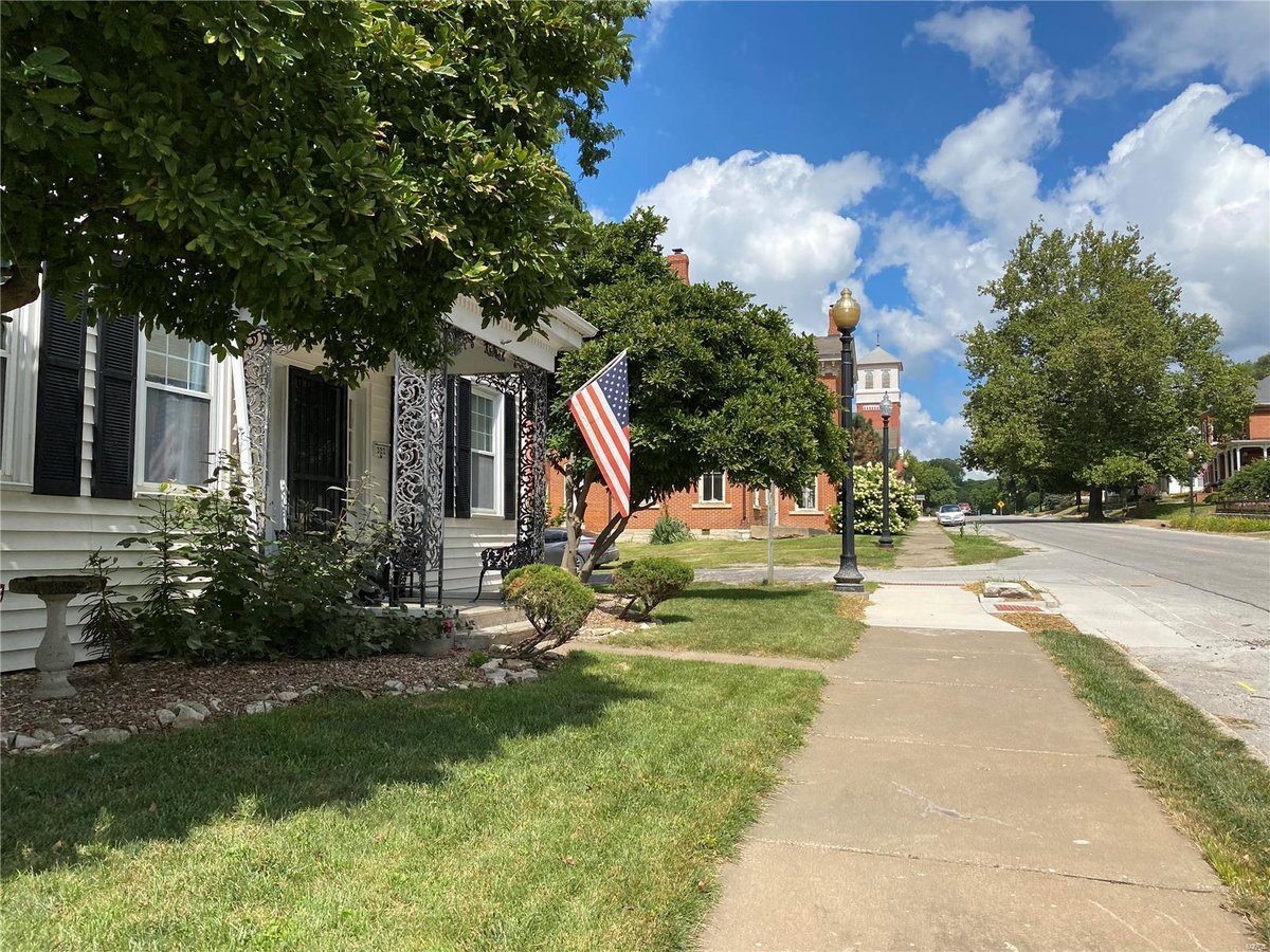 402 N 3RD STREET, LOUISIANA, MO 63353 Viki Cadwallader Real Estate, LLC