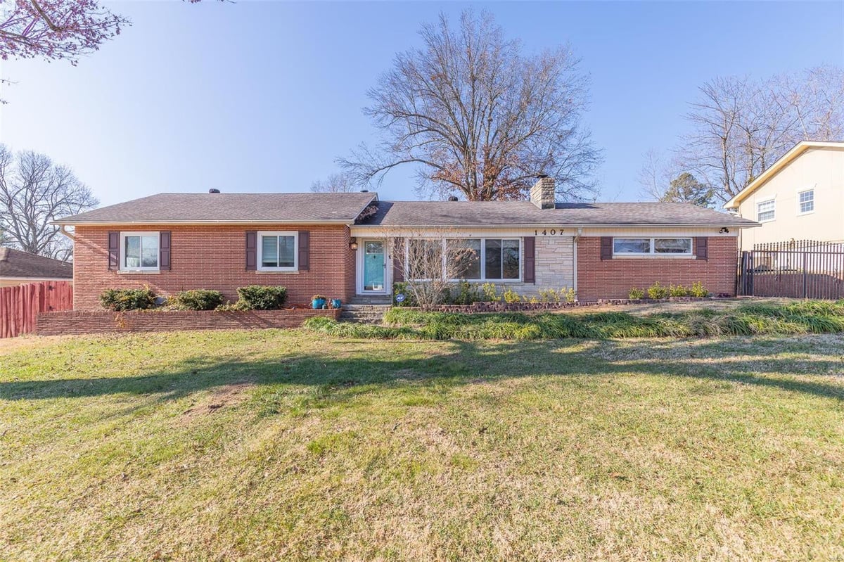 1407 PARKVIEW DRIVE, POPLAR BLUFF, MO 63901