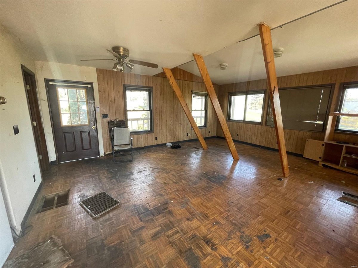 47 HERREN, ELLSINORE, MO 63937