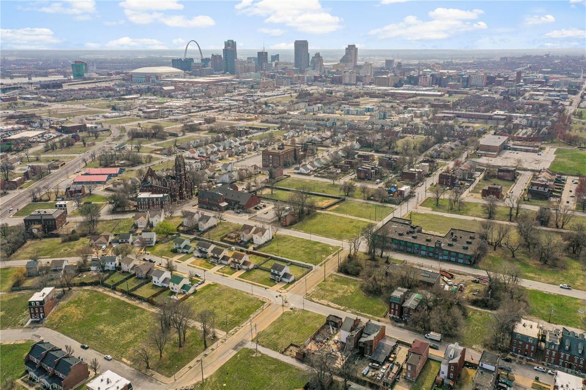1901 Benton Street, St Louis, MO 63106