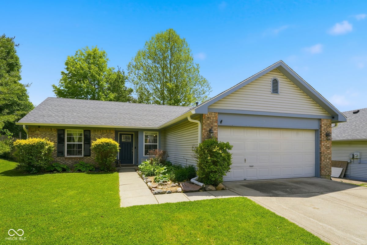 906 Moonlight Court, Mooresville, IN 46158