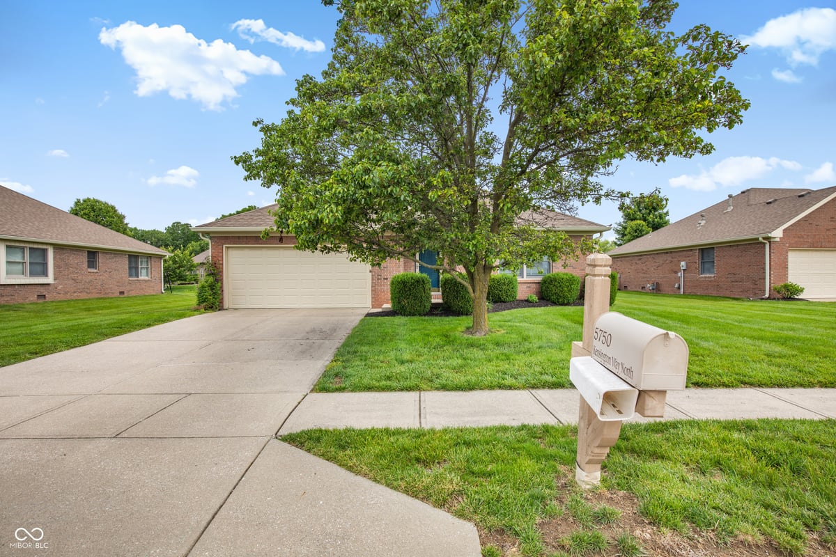 5750 Kensington Way N, Plainfield, IN 46168