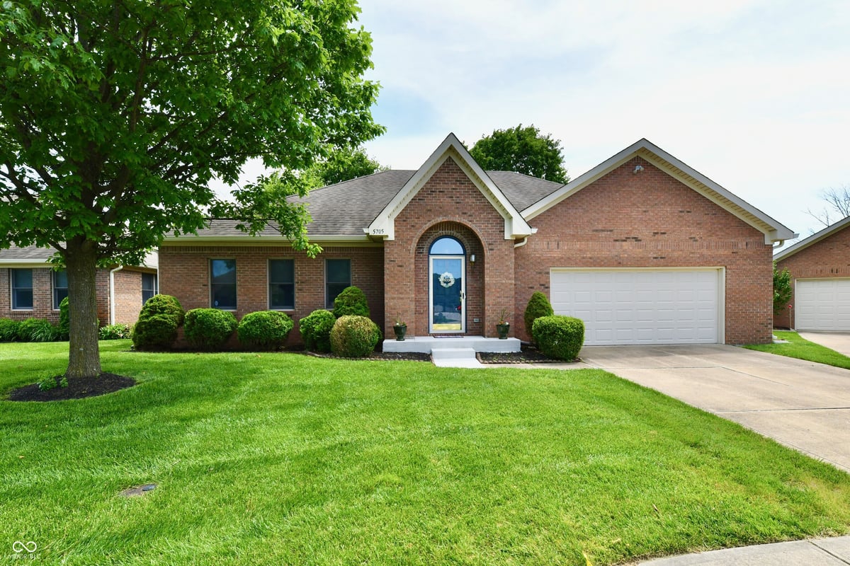 5705 Kensington Way S, Plainfield, IN 46168