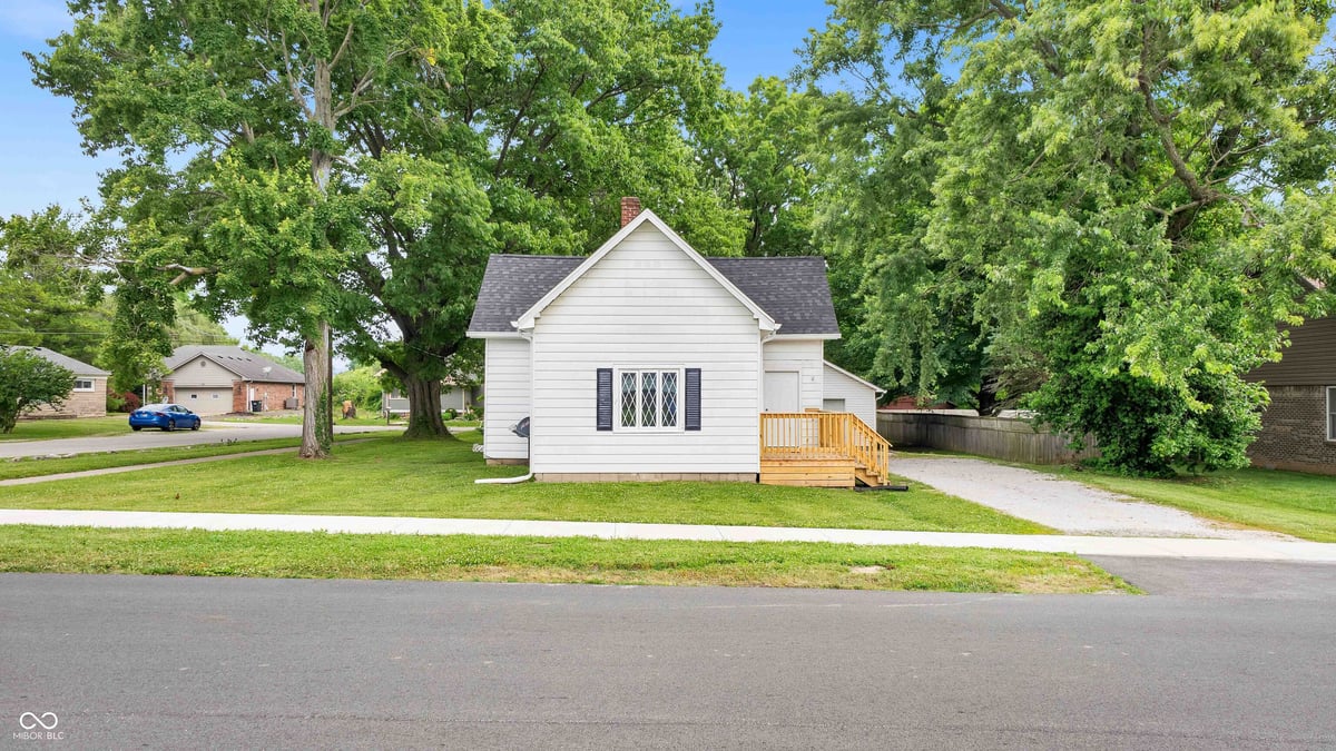 108 E Washington, Mooresville, IN 46158
