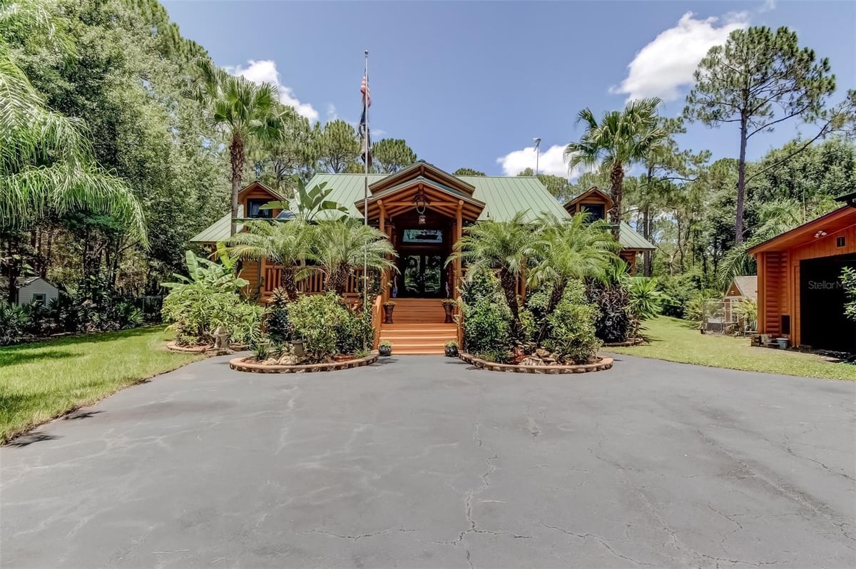 Wesley Chapel Fleur De Lis Luxe Realty