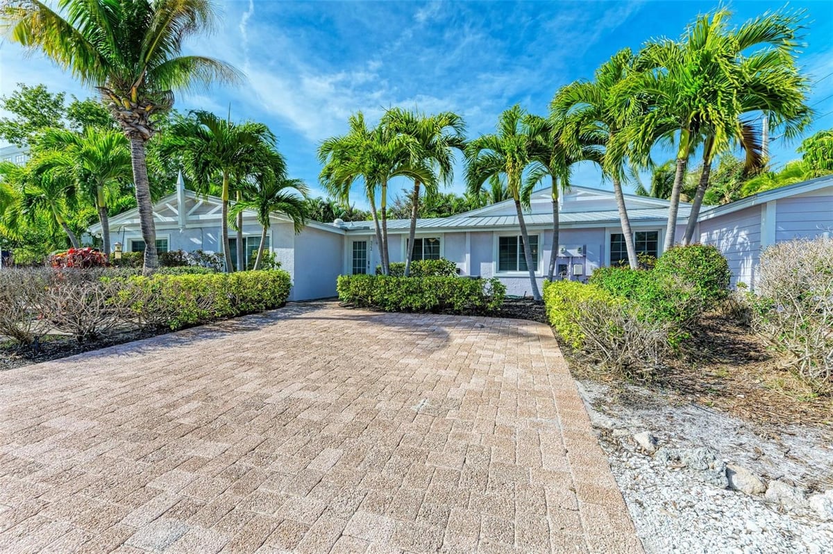 322 64TH ST B, HOLMES BEACH, FL 34217 Anna Maria Island Real Estate