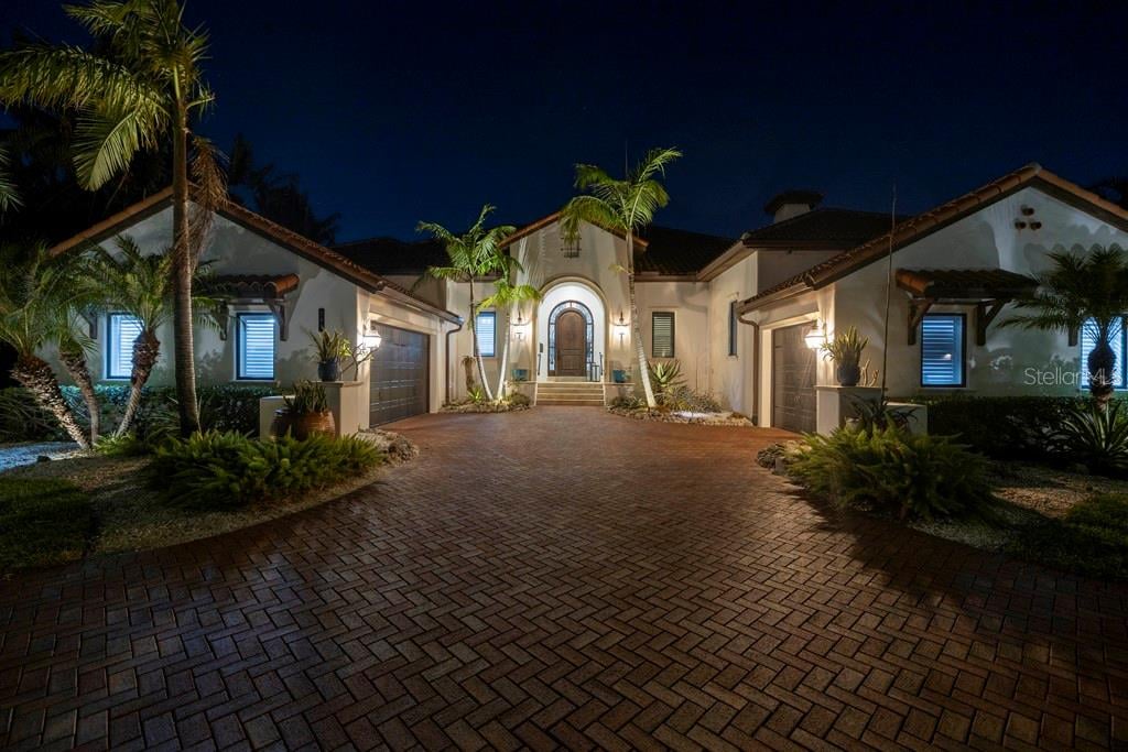 751 34TH AVENUE NE, ST PETERSBURG, FL 33704