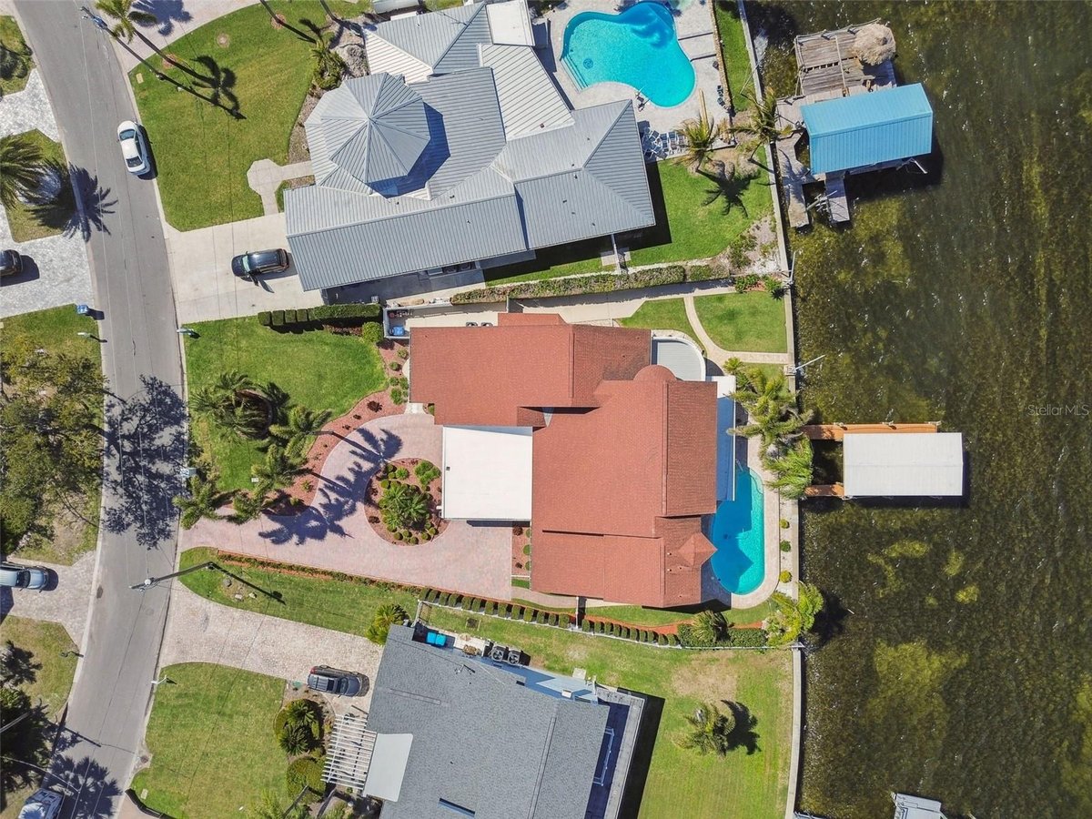 119 CARLYLE CIRCLE
