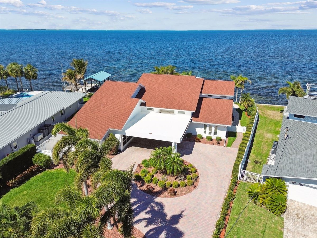 119 CARLYLE CIRCLE