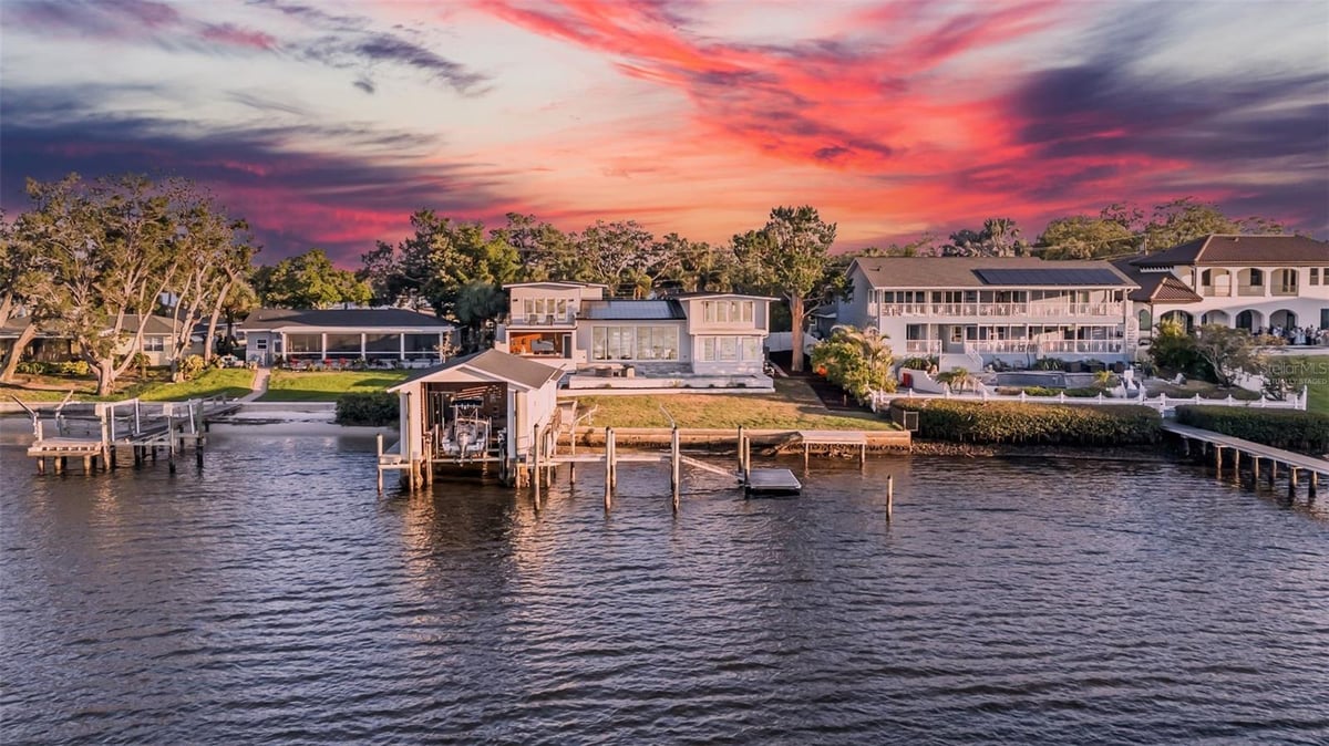 915 BAYSHORE DRIVE