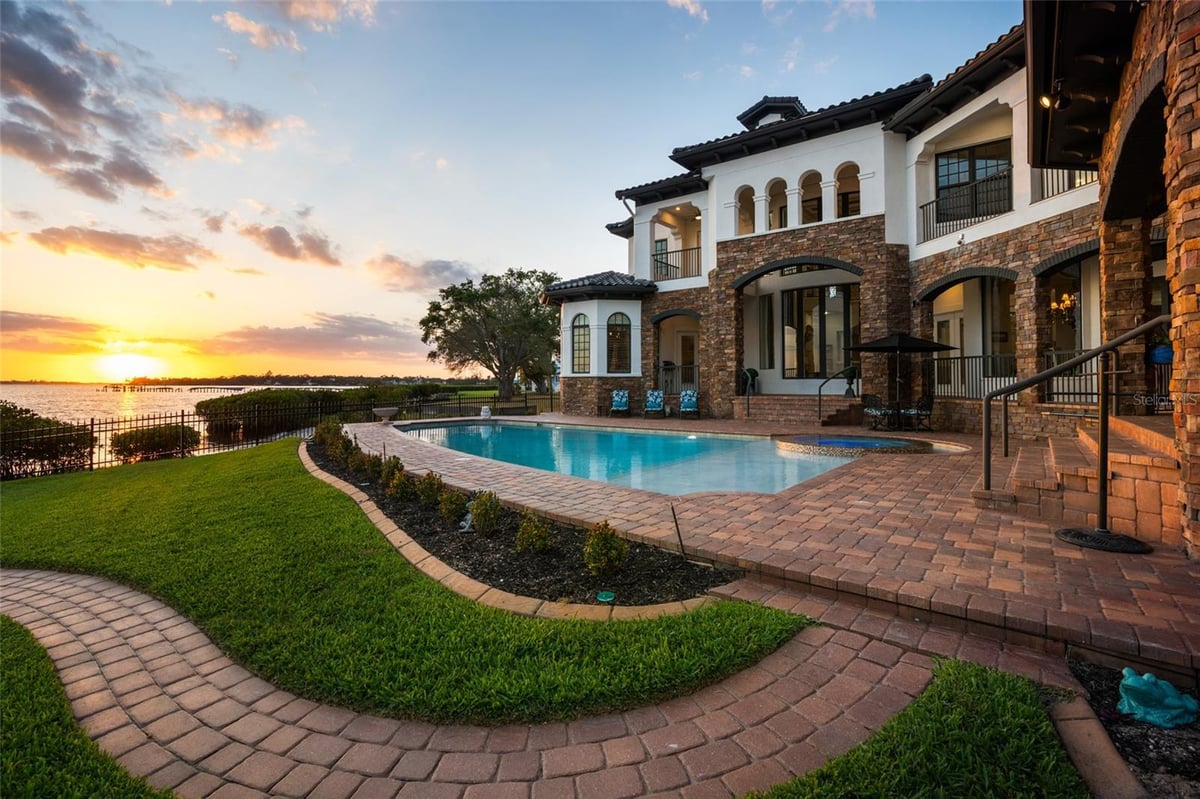 2107 4TH STREET COURT W