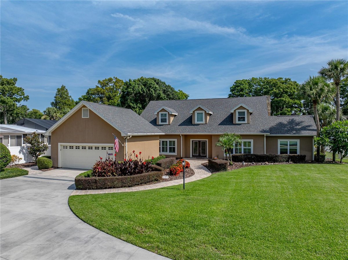 1123 CYPRESS POINT W