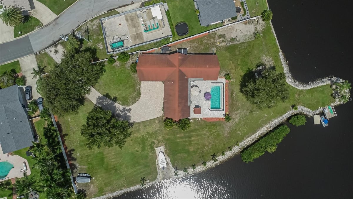 853 SEACREST DRIVE