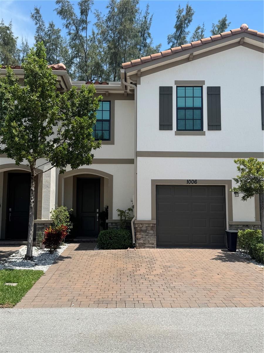 1006 SWEET BRIAR LANE