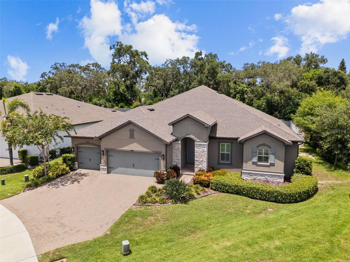 1541 FOREST GLEN COURT