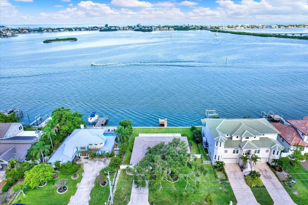 218 DRIFTWOOD LANE
