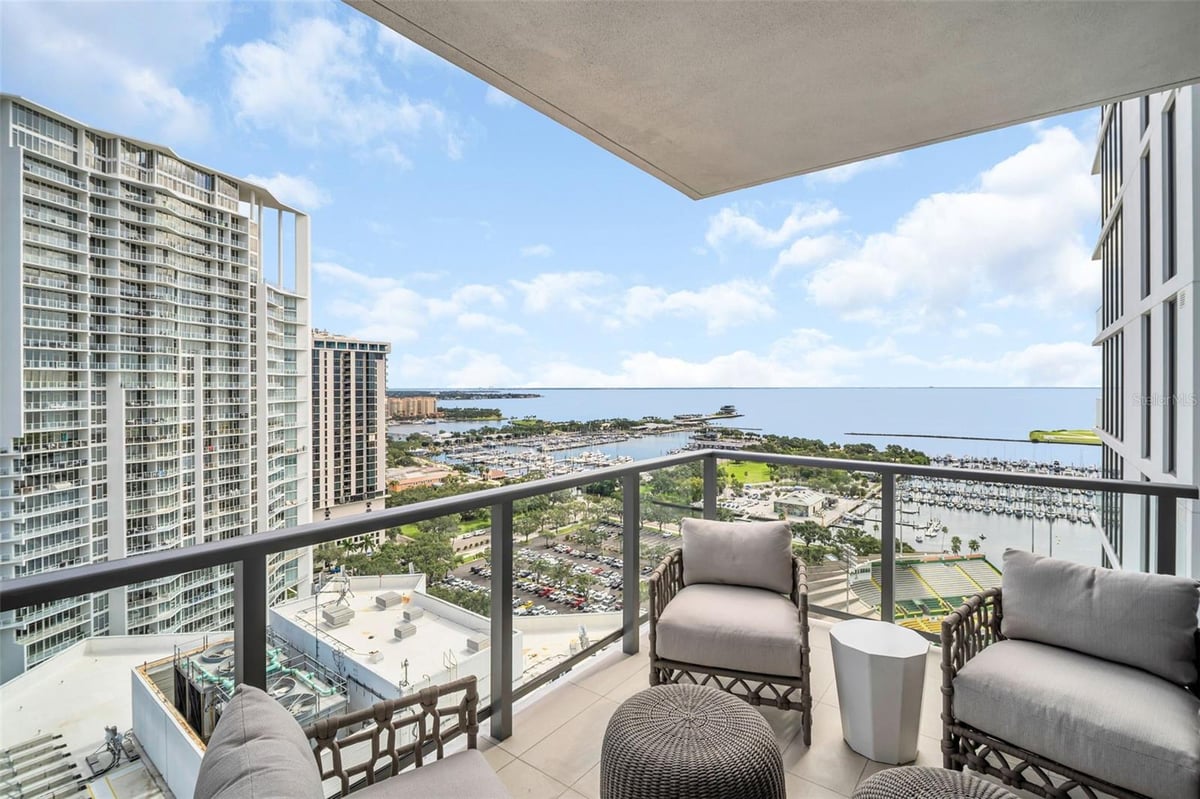 301 1ST STREET S #2204