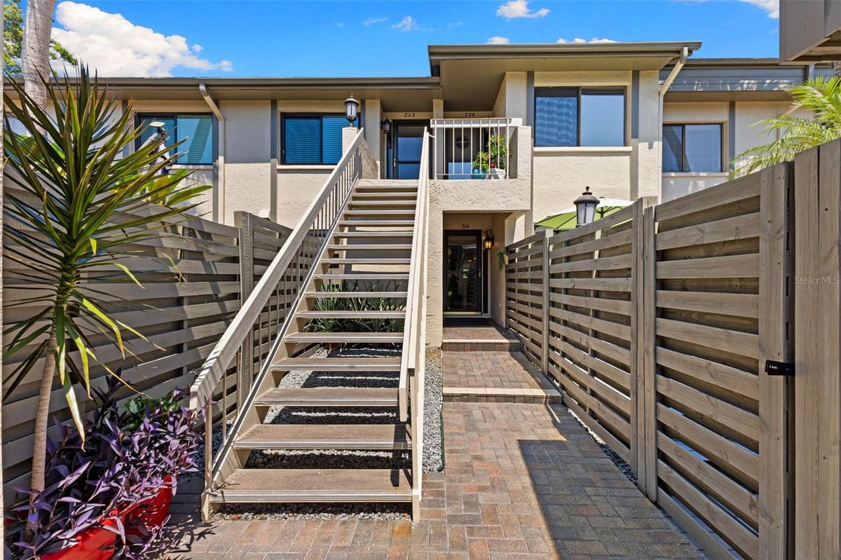 3165 LANDMARK DRIVE #714, CLEARWATER, FL 33761