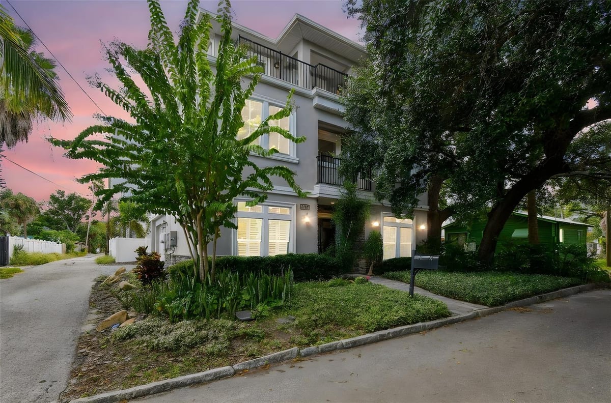 1408 W AZEELE STREET