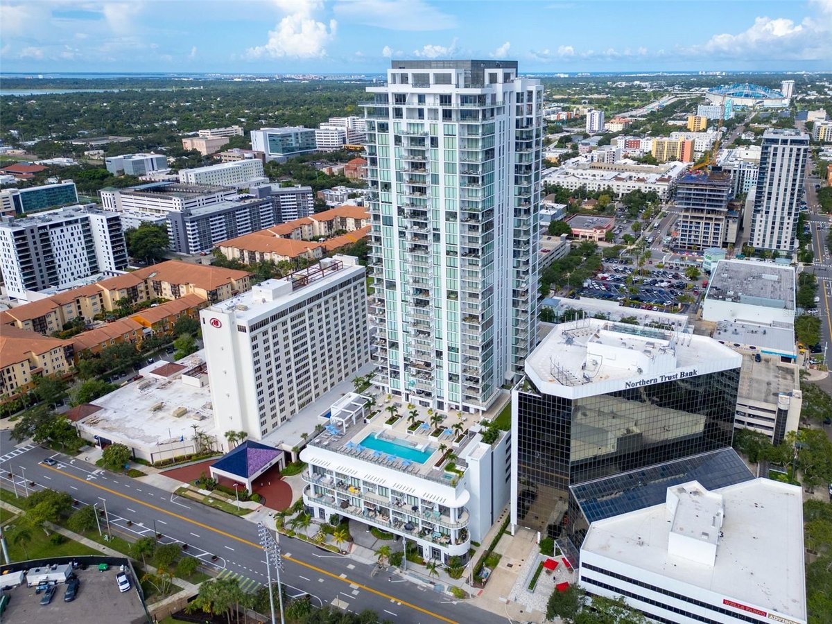 301 1ST STREET S #3305