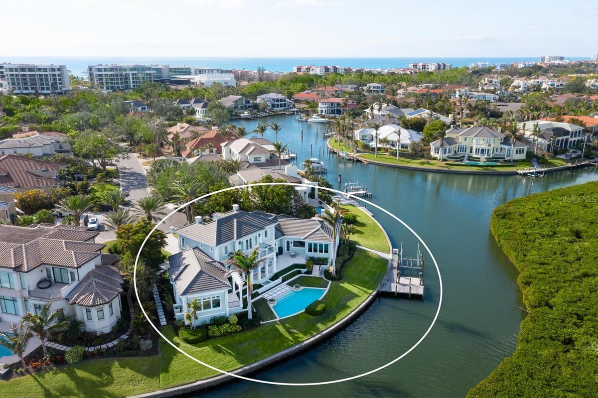 560 HARBOR POINT ROAD