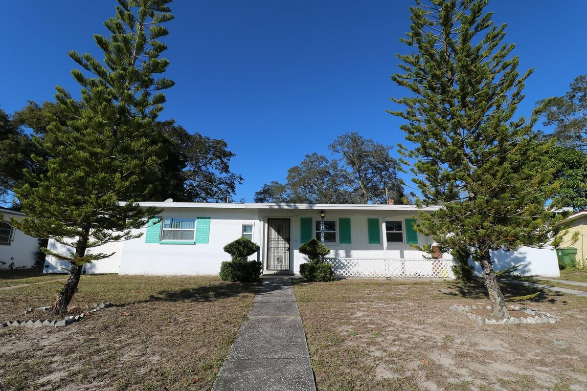 2106 E 109TH AVENUE, TAMPA, FL 33612