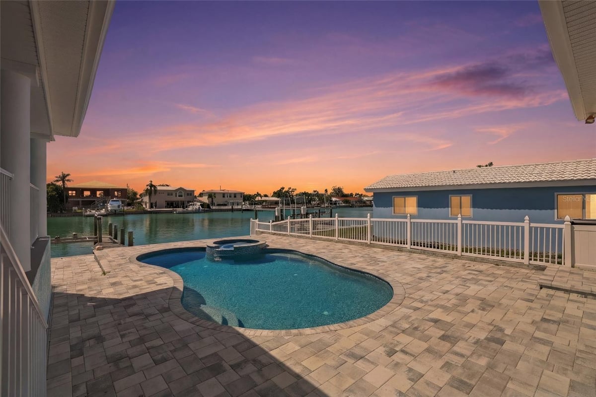 11850 7TH STREET E, TREASURE ISLAND, FL 33706