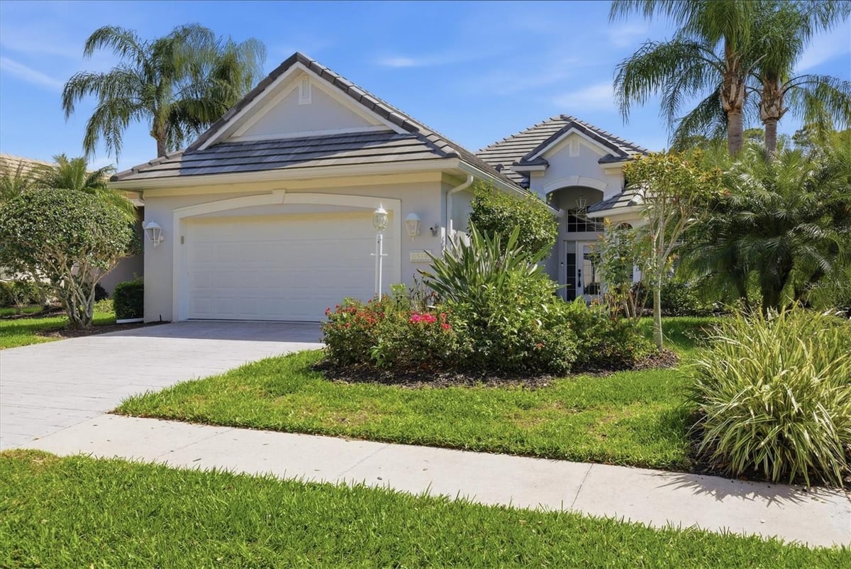 6514 OAKLAND HILLS DRIVE