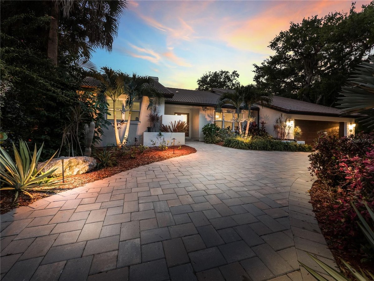  5231 SIESTA COVE DRIVE