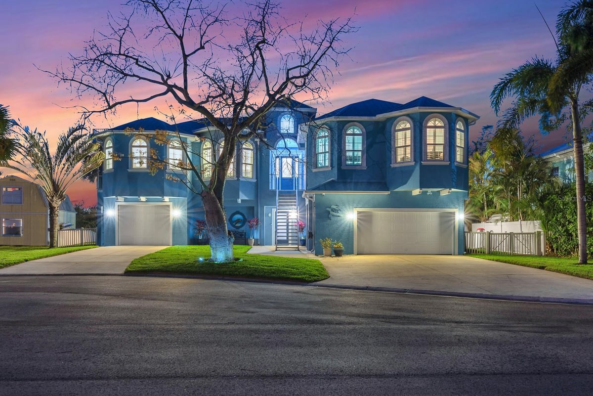 9425 OAK STREET, RIVERVIEW, FL 33578