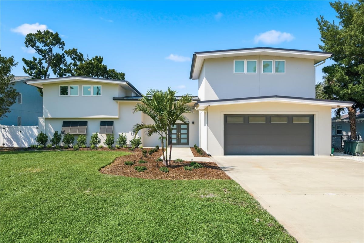 915 BAYSHORE DRIVE