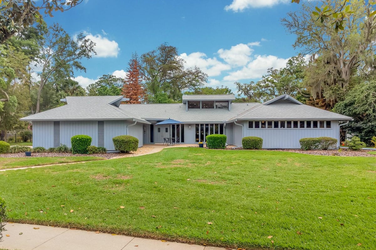 318 VALLEY DRIVE