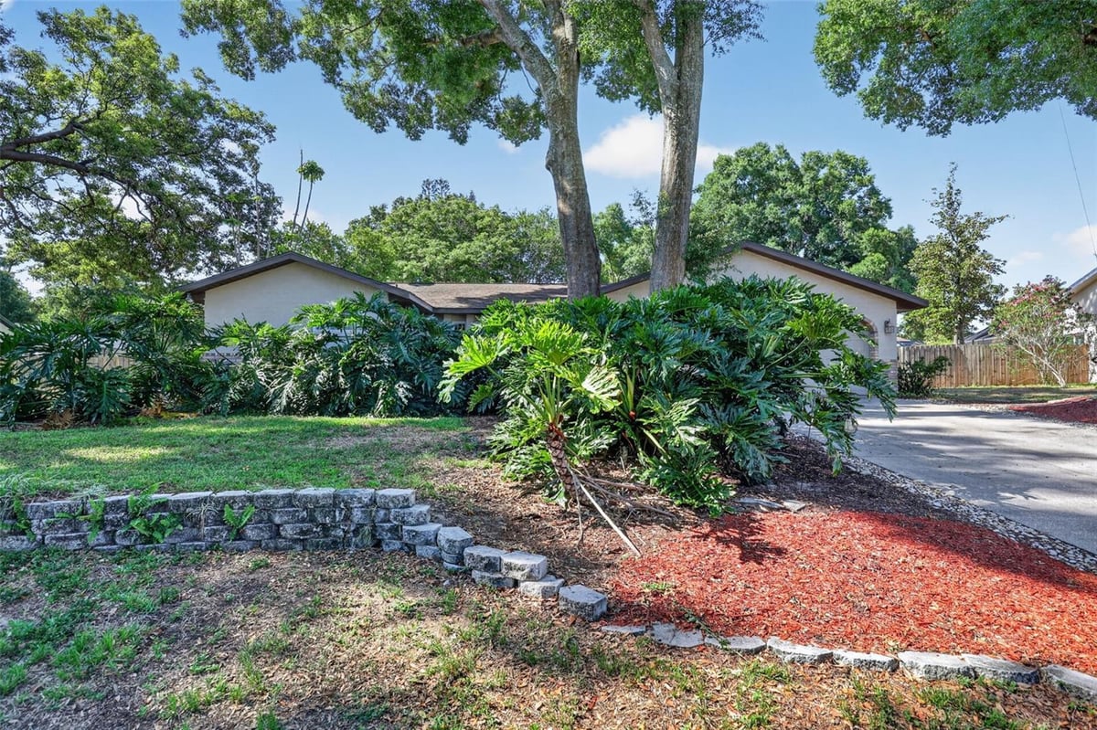 2713 WILLOW OAKS DRIVE, VALRICO, FL 33594