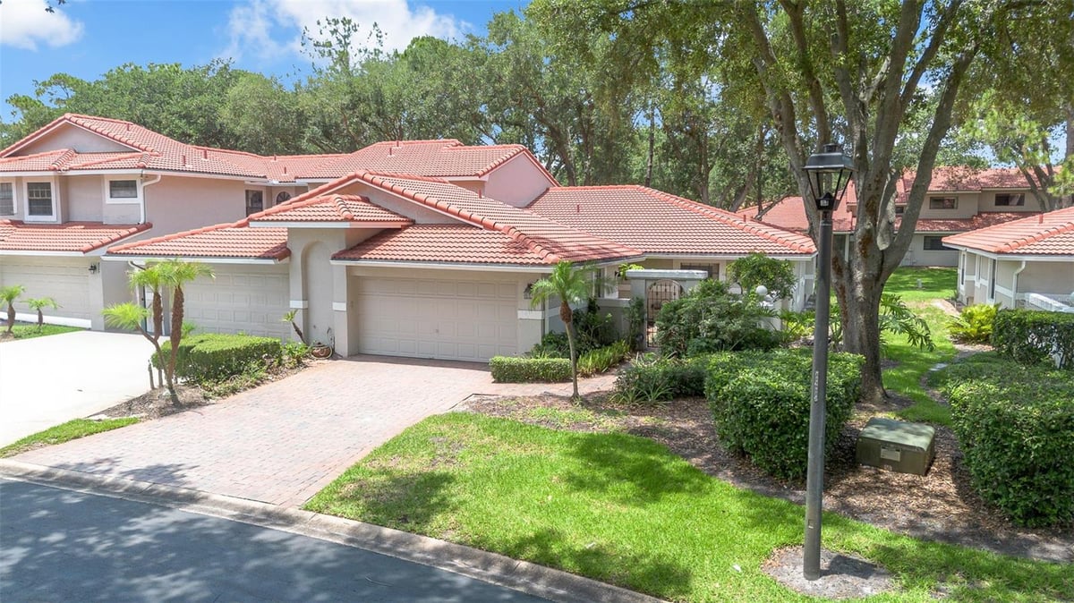 8237 BREEZE COVE LANE, ORLANDO, FL 32819