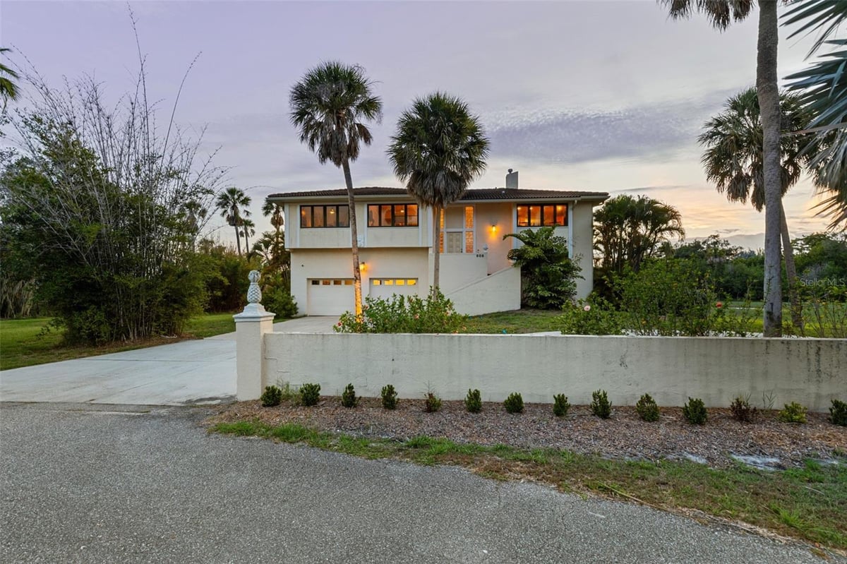 609 42ND STREET COURT W