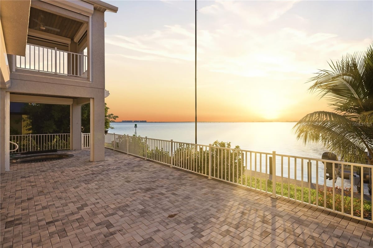 2139 PALM TREE DRIVE
