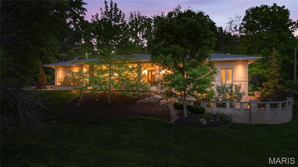 15 Summerhill Lane, Town and Country, MO 63017