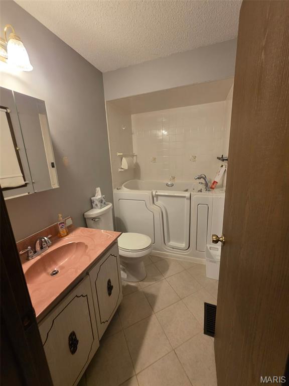 663 HOMESTEAD LANE, VILLA RIDGE, MO 63089  Photo 8
