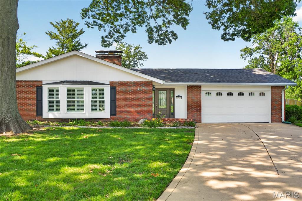 11929 Paradise Lane, Des Peres, MO 63131