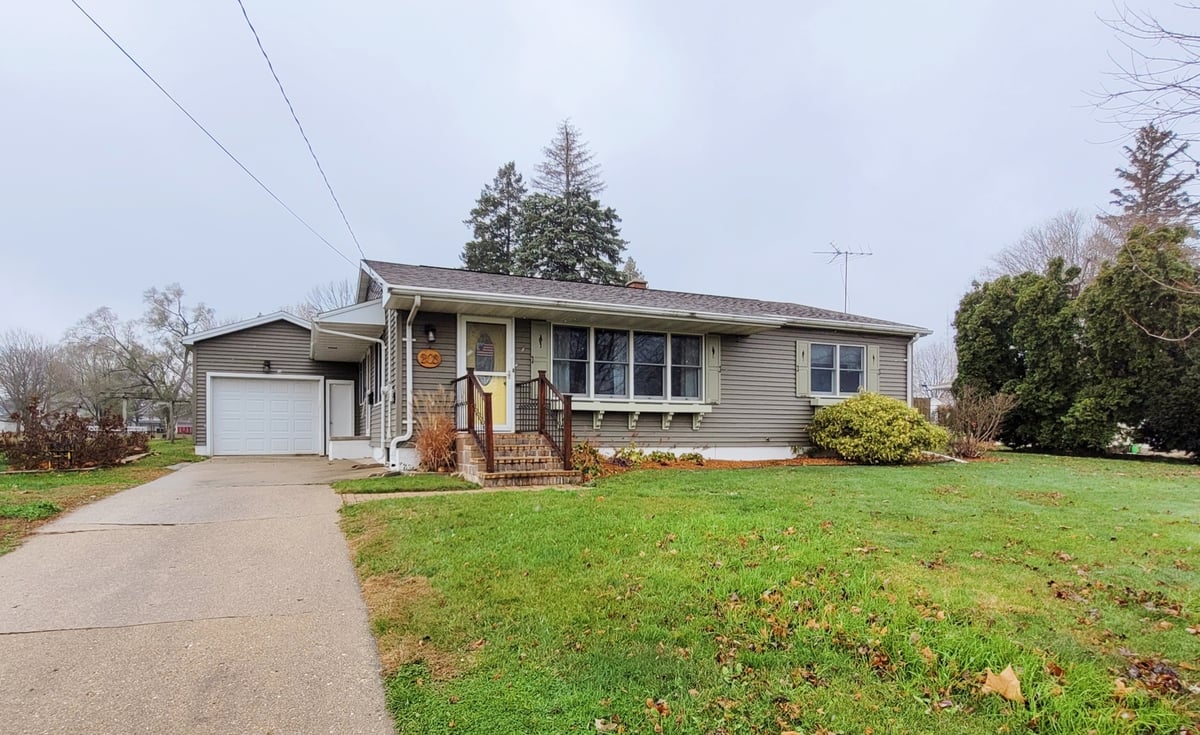 203 ASH AVENUE, MORRISON, IL 61270 Kophamer & Blean Realty