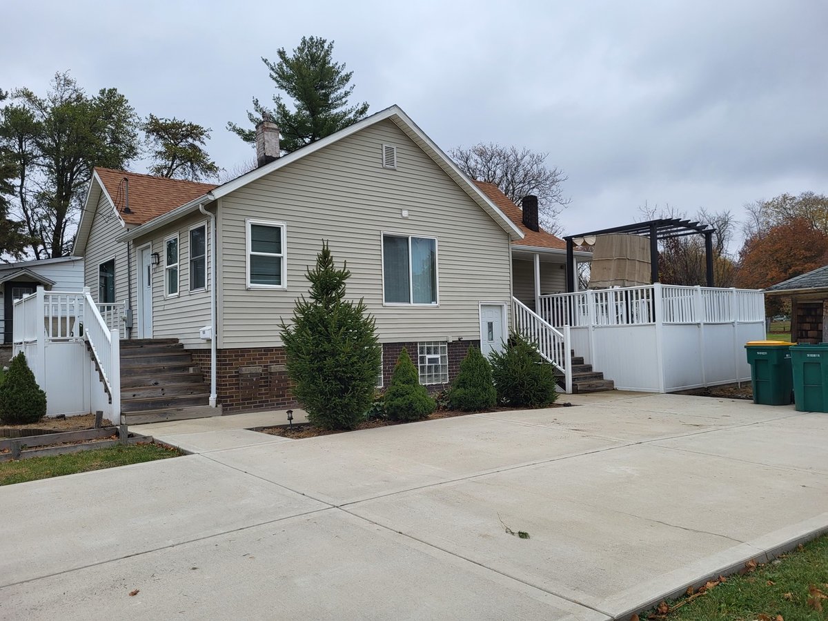 915 JOHNSON STREET, STREATOR, IL 61364 Chismarick Realty