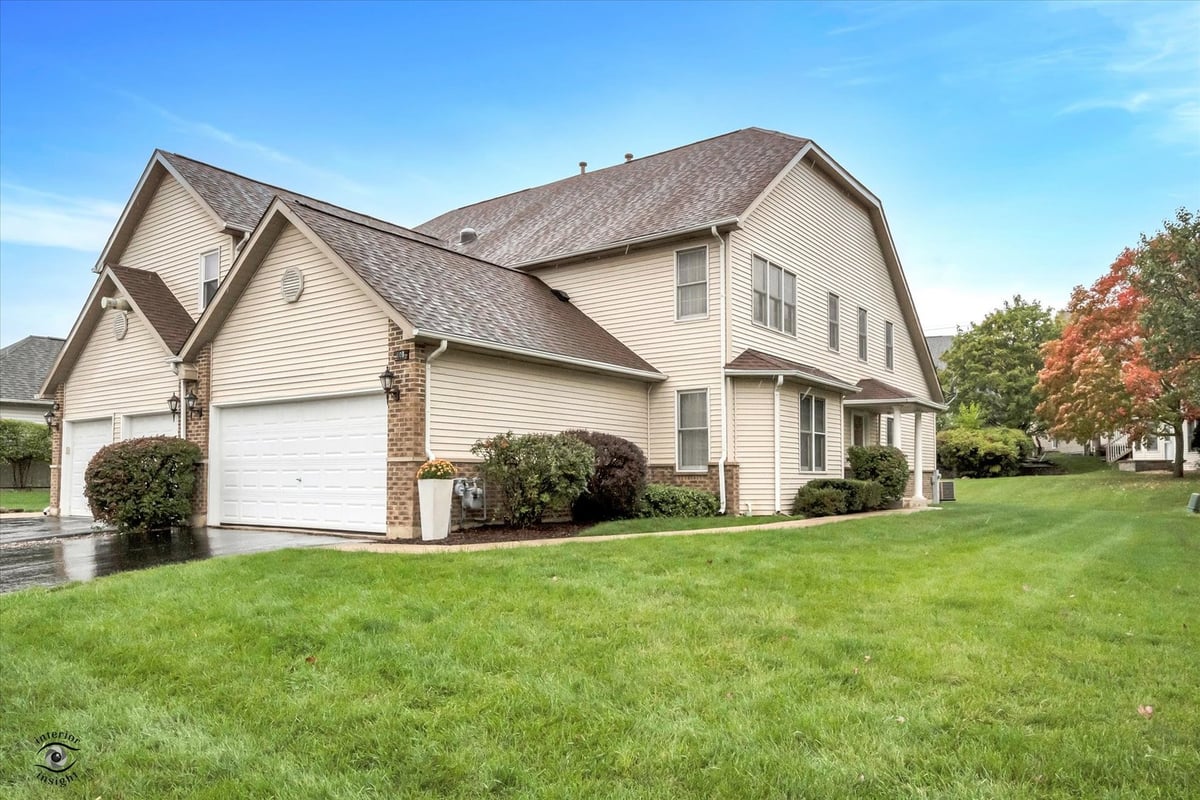 809 THORNWOOD DRIVE, ST. CHARLES, IL 60174 Platinum Partners Realtors