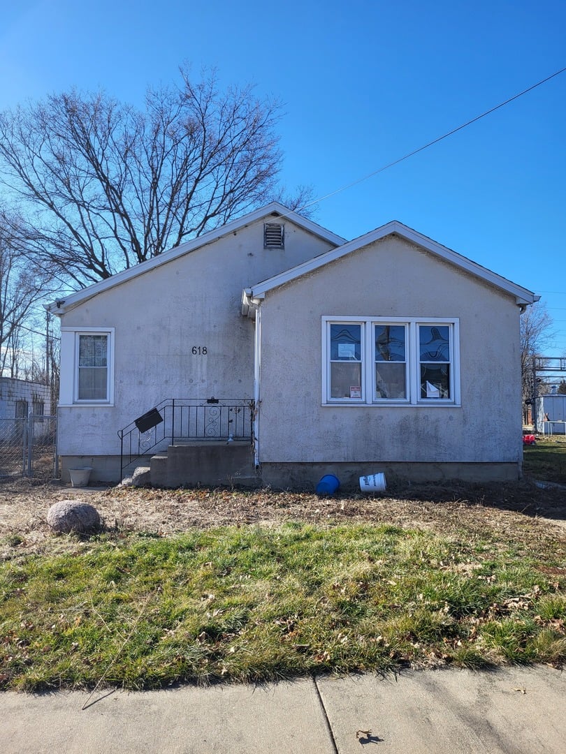 618 N STERLING STREET, STREATOR, IL 61364 Chismarick Realty