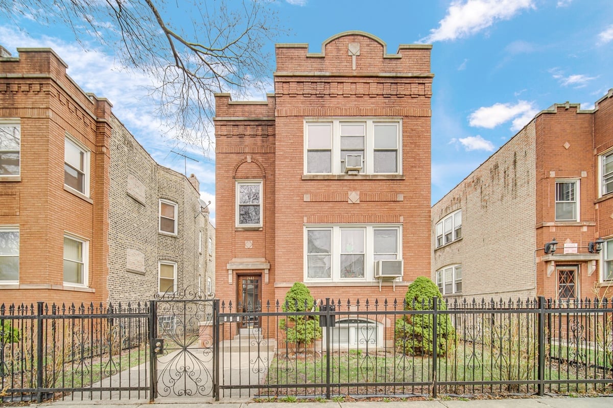 Apartment For Rent in Hermosa, Chicago Urban Abodes