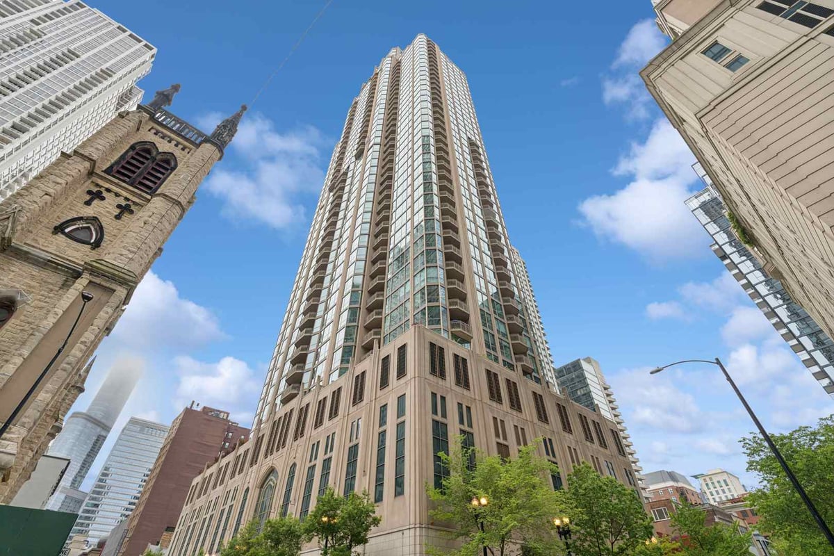 21 E Huron Street #706