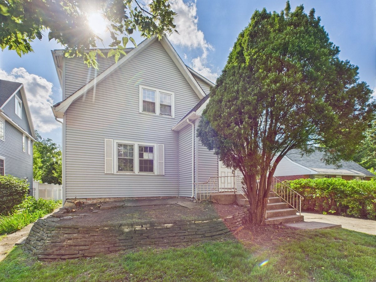 422 Mills Street Hinsdale, IL 60521 - MLS# 12405568