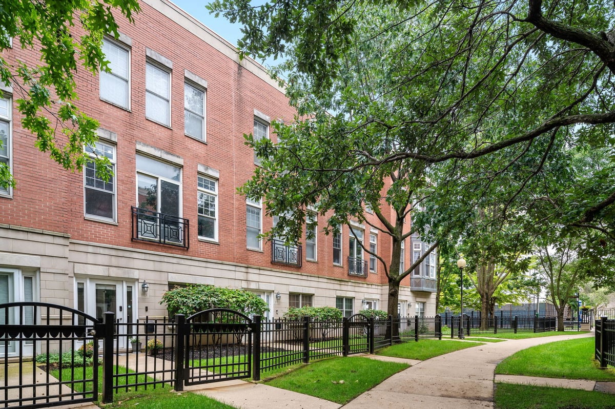 813 W University Lane, Chicago, IL 60608