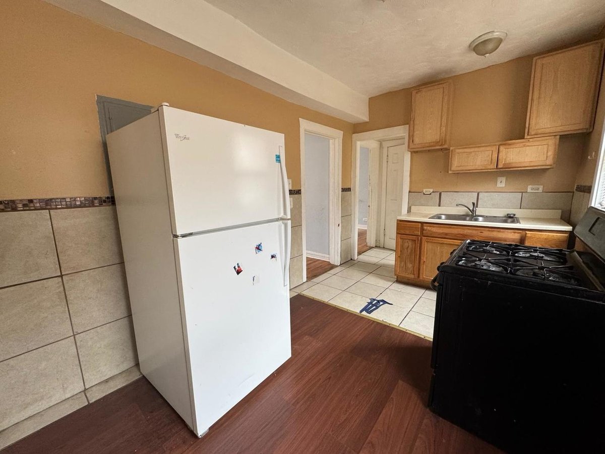 1256 N LOCKWOOD AVENUE, CHICAGO, IL 60651  Photo 2