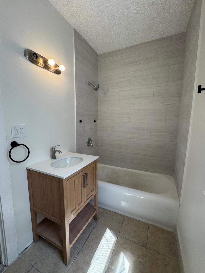 1256 N LOCKWOOD AVENUE, CHICAGO, IL 60651  Photo 11